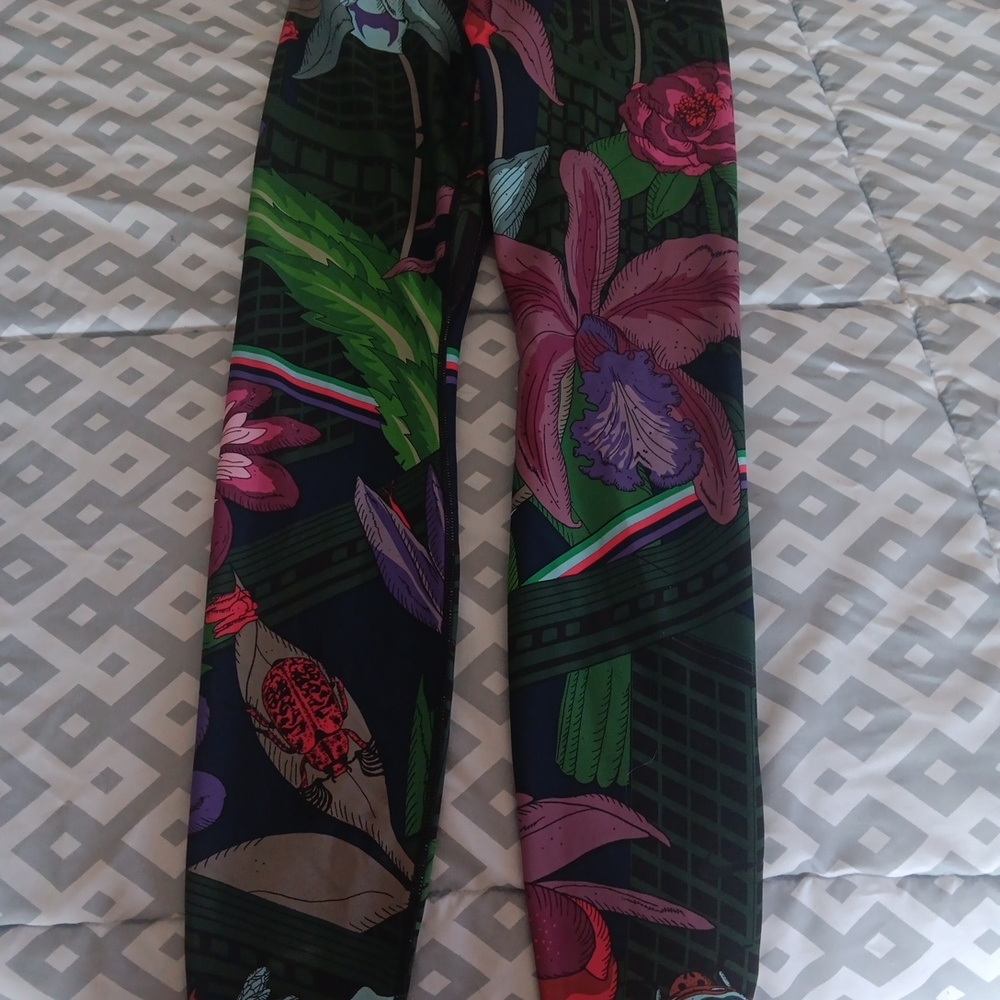 Nike Dri-FIT Leggings with Florql Accents Yoga Activewear Pants